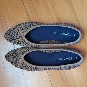 Toms Katie Animal Print flats size 8